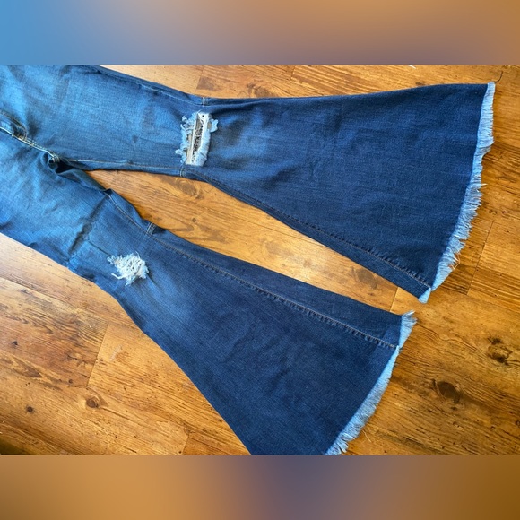 Vibrant Flare Jeans - Picture 3 of 5